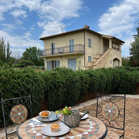 Agriturismo Qui E Ora بيفانيا المظهر الخارجي الصورة